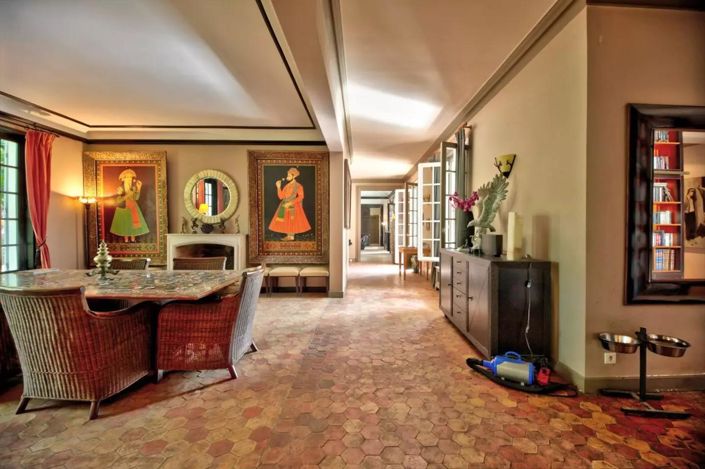 Image No.9-6 Bed Property for sale