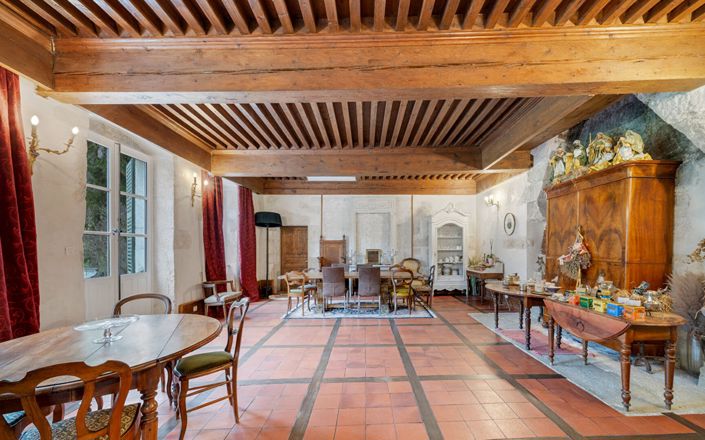 Image No.13-7 Bed Property for sale