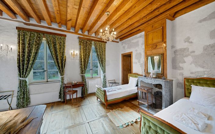 Image No.14-7 Bed Property for sale