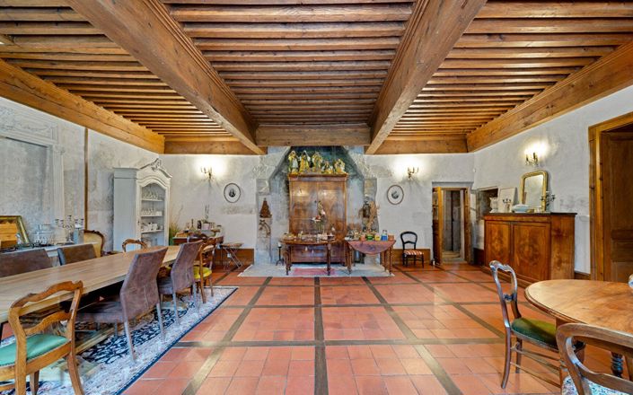 Image No.9-7 Bed Property for sale