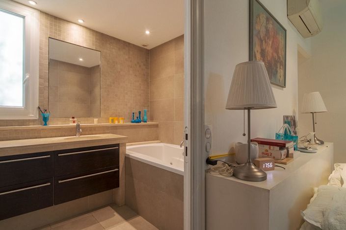 Image No.15-3 Bed House for sale