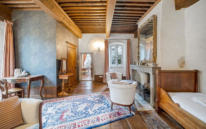 Image No.12-7 Bed House for sale