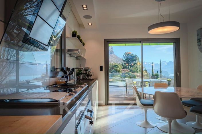 Image No.4-4 Bed Property for sale