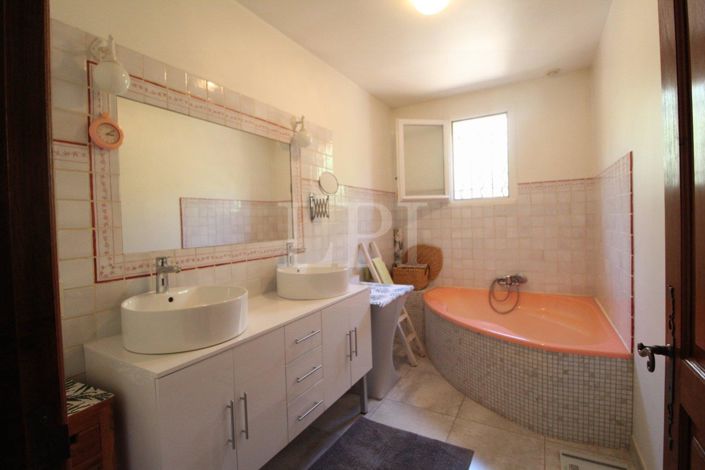 Image No.10-4 Bed House for sale