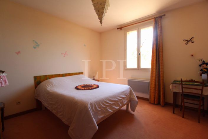 Image No.9-4 Bed House for sale