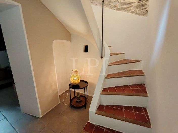 Image No.4-2 Bed House for sale