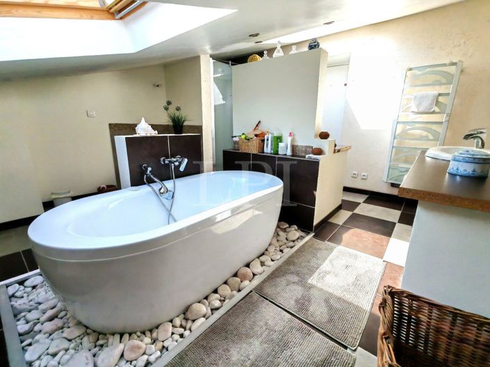 Image No.26-4 Bed House for sale