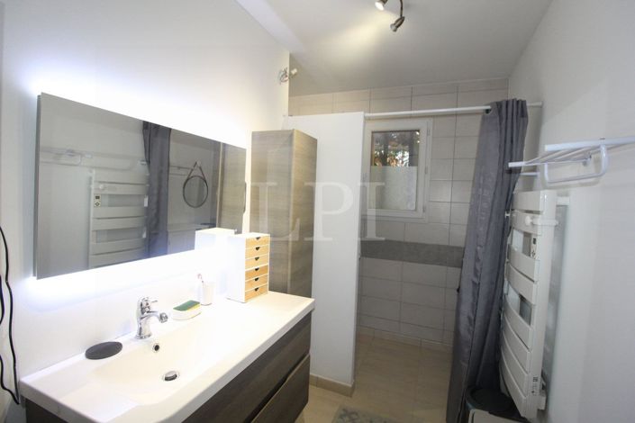 Image No.7-5 Bed House for sale