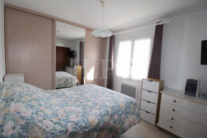 Image No.8-5 Bed House for sale