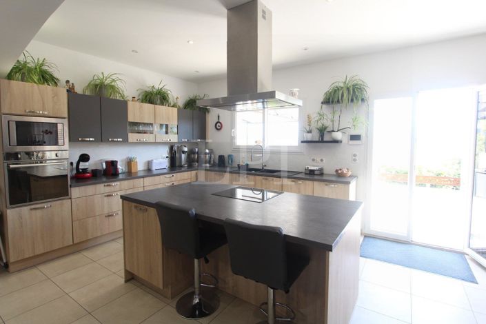 Image No.4-Maison de 5 chambres à vendre à Saint-Martin-de-Castillon