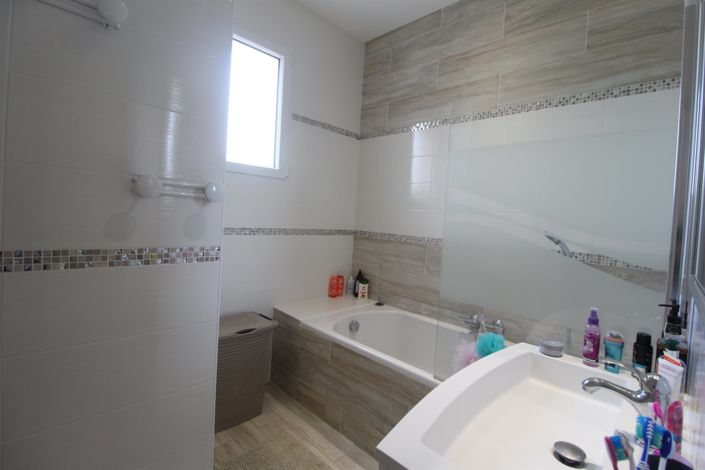 Image No.8-5 Bed House for sale