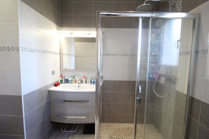 Image No.9-5 Bed House for sale