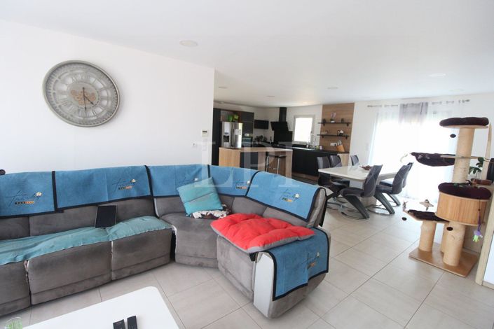 Image No.3-3 Bed House for sale