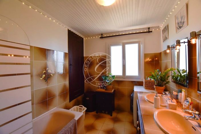 Image No.17-4 Bed House for sale