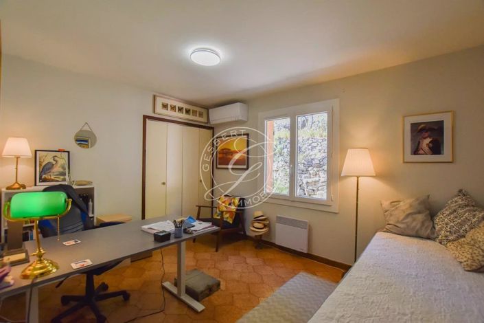 Image No.18-4 Bed House for sale