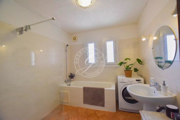 Image No.20-4 Bed House for sale