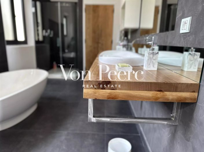 Image No.24-4 Bed House for sale