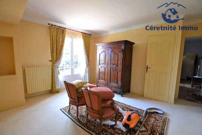 Image No.8-3 Bed House for sale