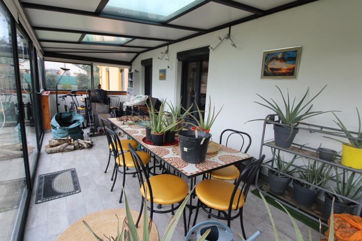 Image No.10-3 Bed House for sale