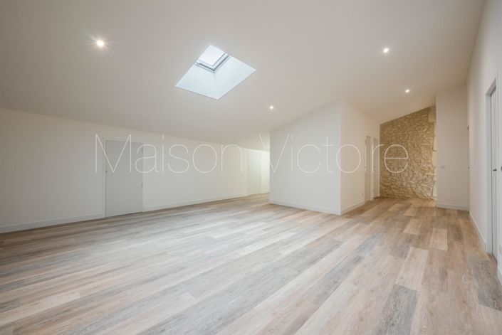 Image No.8-5 Bed House for sale