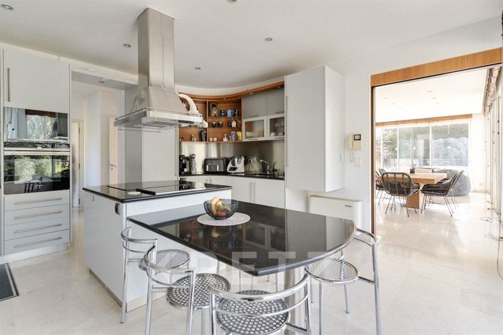 Image No.10-5 Bed House for sale