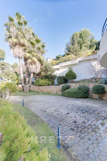 Image No.5-5 Bed House for sale