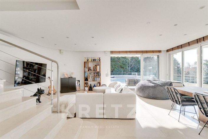 Image No.8-5 Bed House for sale