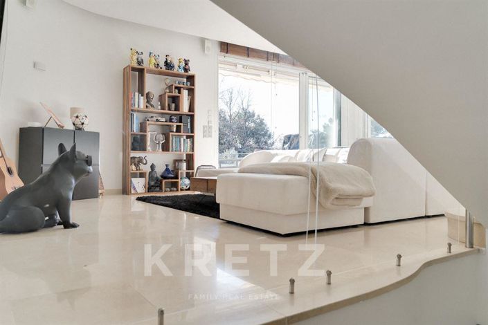 Image No.9-5 Bed House for sale