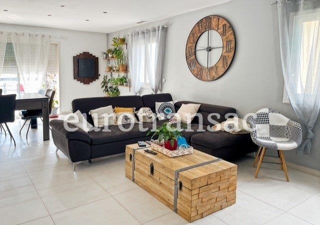 Image No.2-4 Bed House for sale