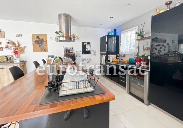 Image No.3-4 Bed House for sale