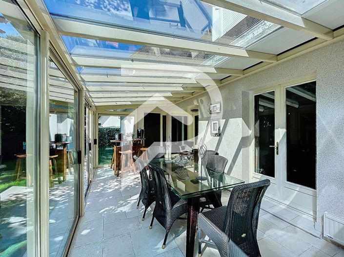 Image No.2-4 Bed House for sale