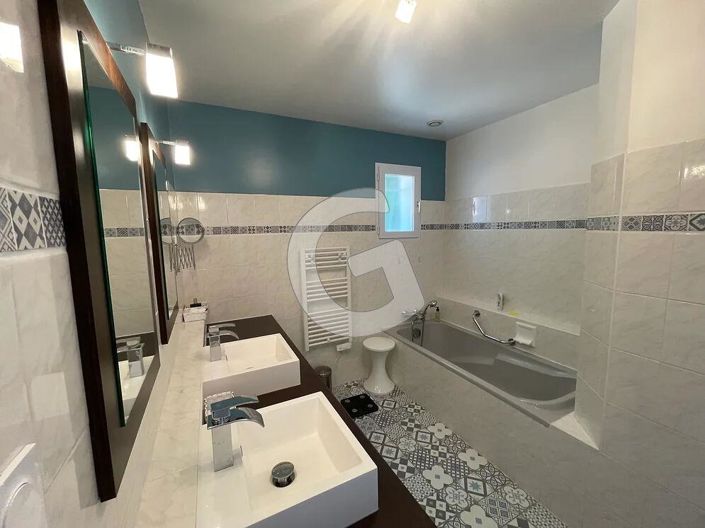 Image No.10-5 Bed House for sale