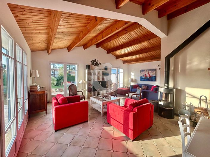 Image No.5-5 Bed House for sale