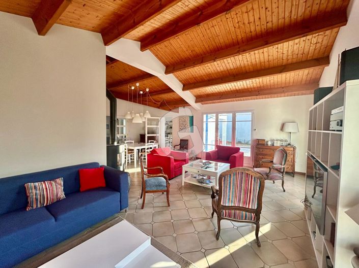 Image No.6-5 Bed House for sale