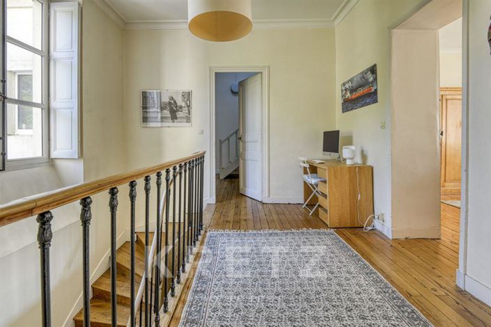 Image No.8-5 Bed House for sale