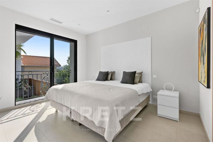 Image No.15-4 Bed House for sale