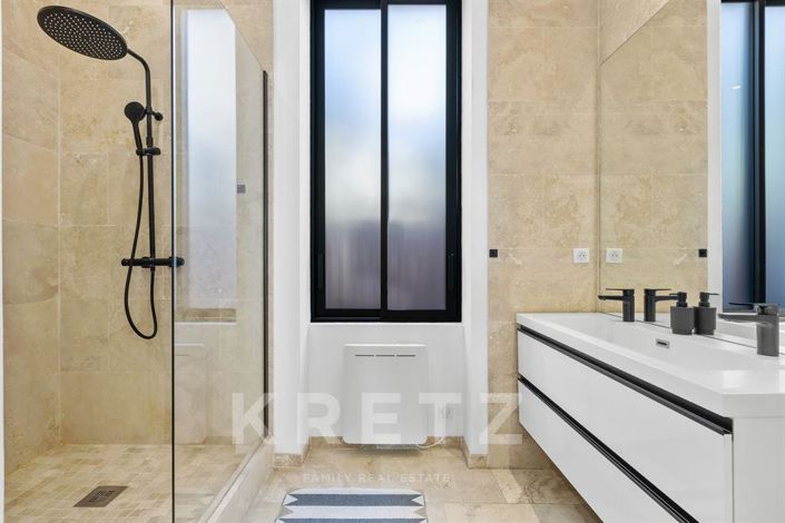 Image No.16-4 Bed House for sale