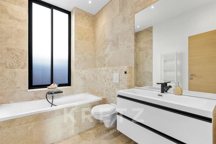 Image No.18-4 Bed House for sale