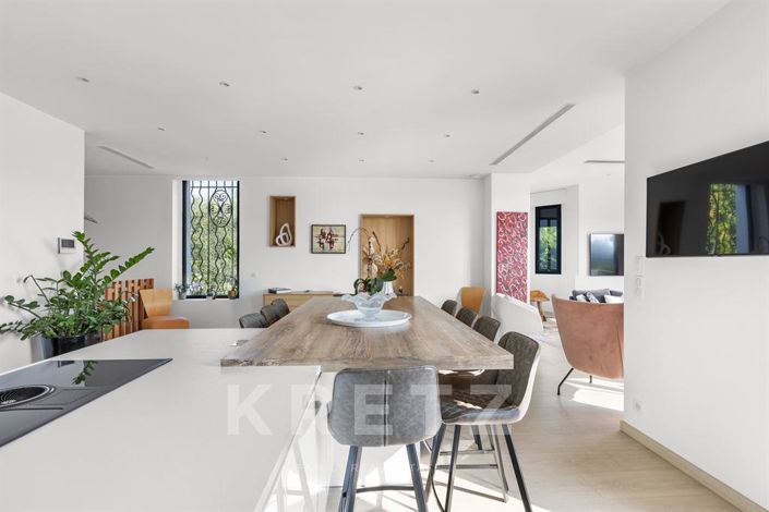 Image No.9-4 Bed House for sale