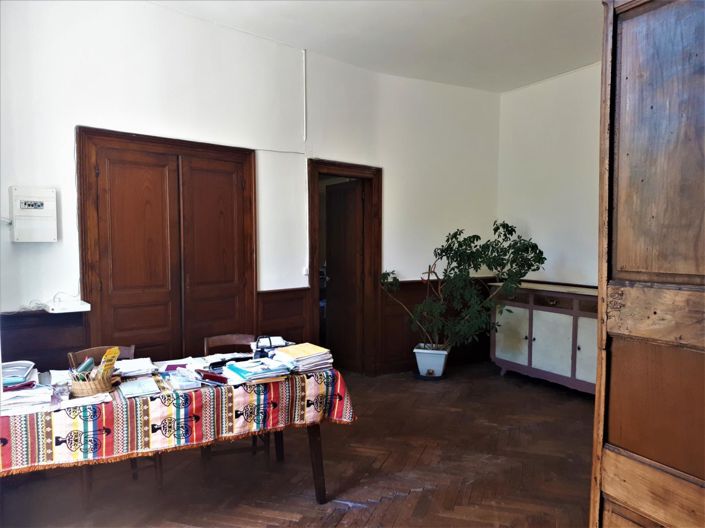 Image No.10-8 Bed House for sale