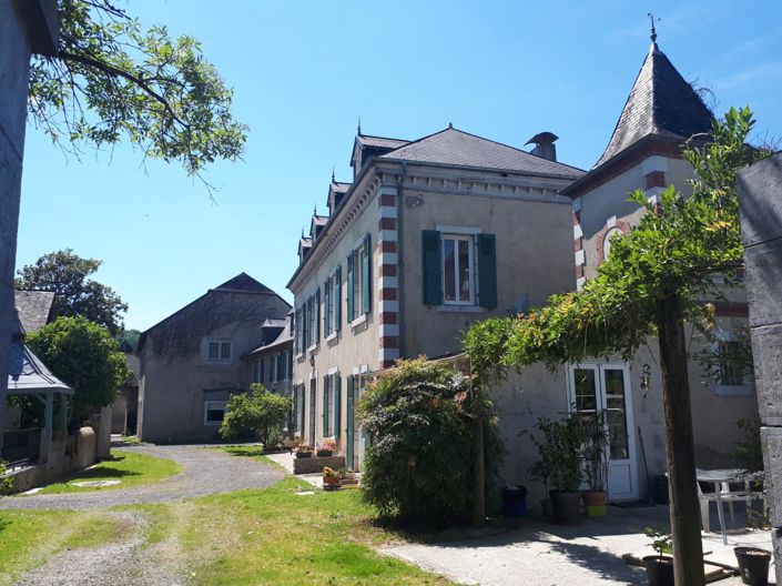 Image No.2-8 Bed House for sale