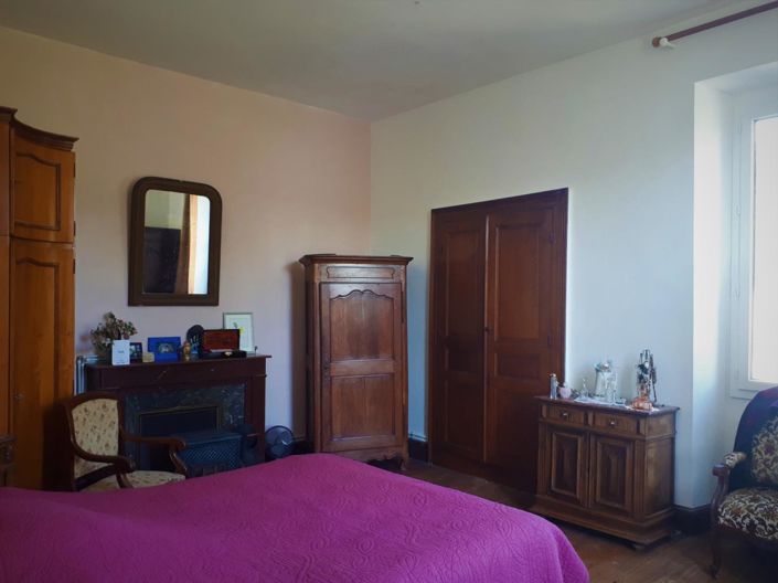 Image No.8-8 Bed House for sale