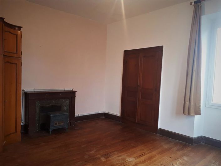 Image No.9-8 Bed House for sale