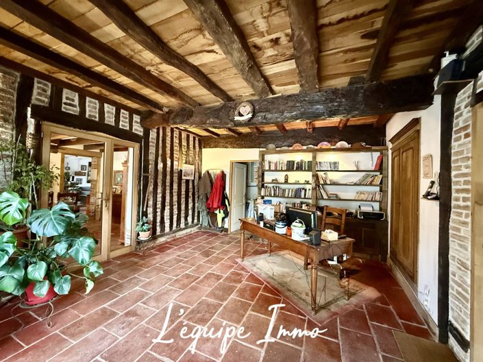 Image No.2-4 Bed House for sale