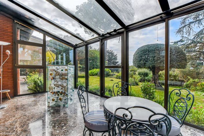 Image No.7-5 Bed House for sale