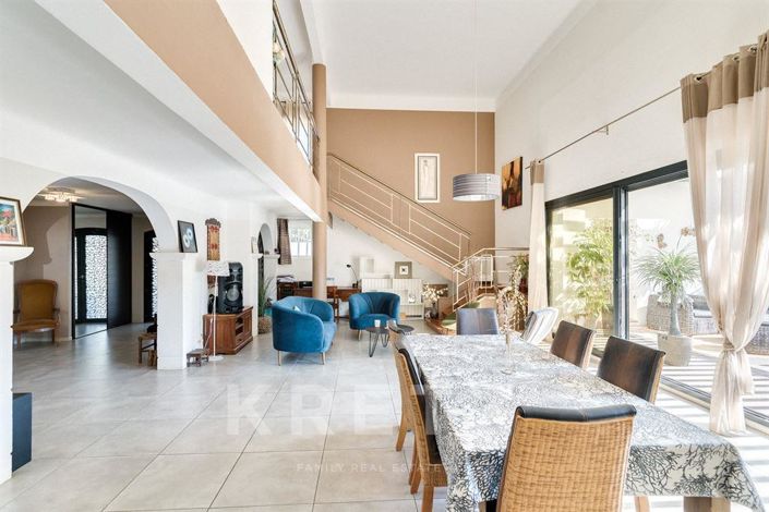 Image No.2-5 Bed House for sale