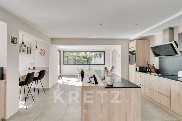 Image No.5-5 Bed House for sale