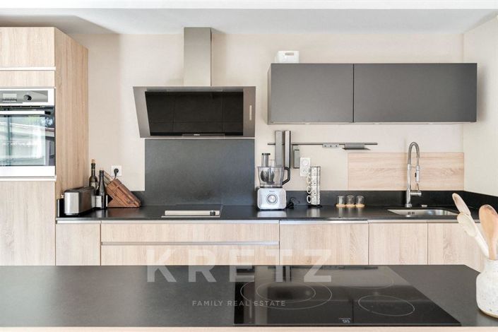 Image No.6-5 Bed House for sale