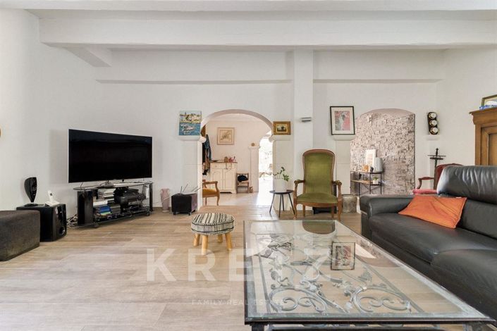 Image No.7-5 Bed House for sale