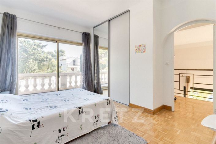 Image No.9-5 Bed House for sale